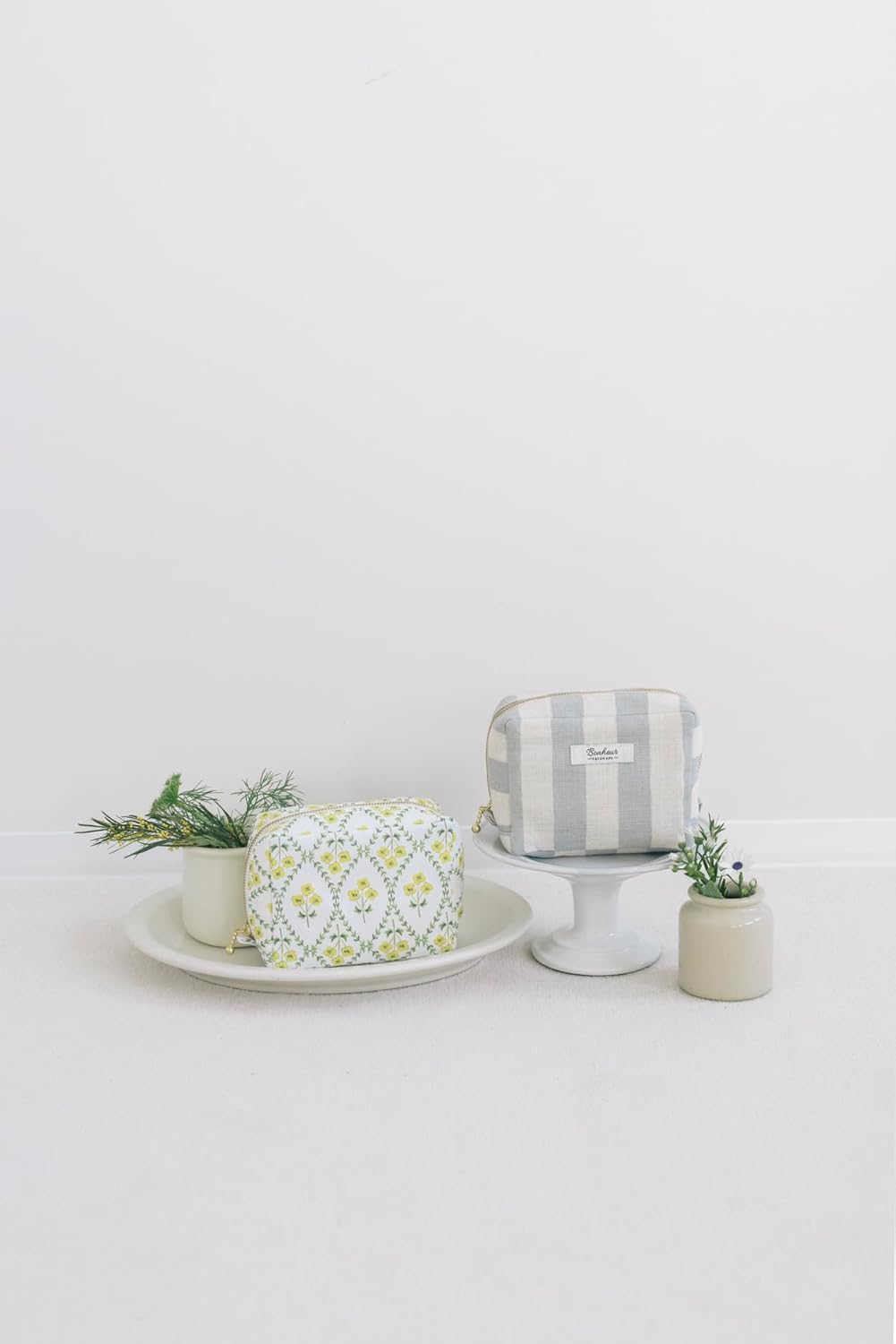 Commercially OK! Bags and accessories with unique designs that look like they'd be sold at a general store - Japanese Craft Book