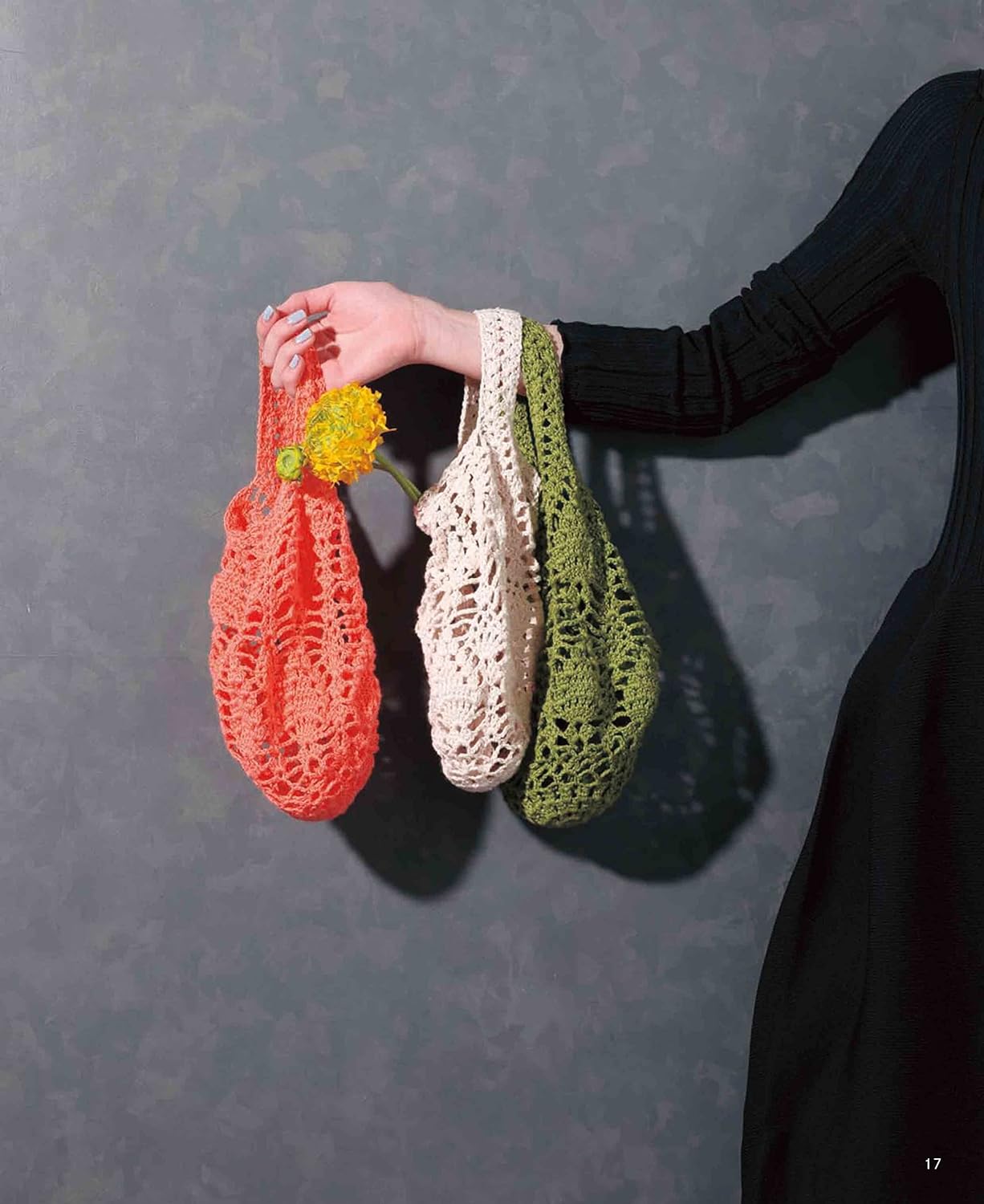 Crochet eco bags and sub bags that can be folded into a small size and used all year round - Japanese Craft Book