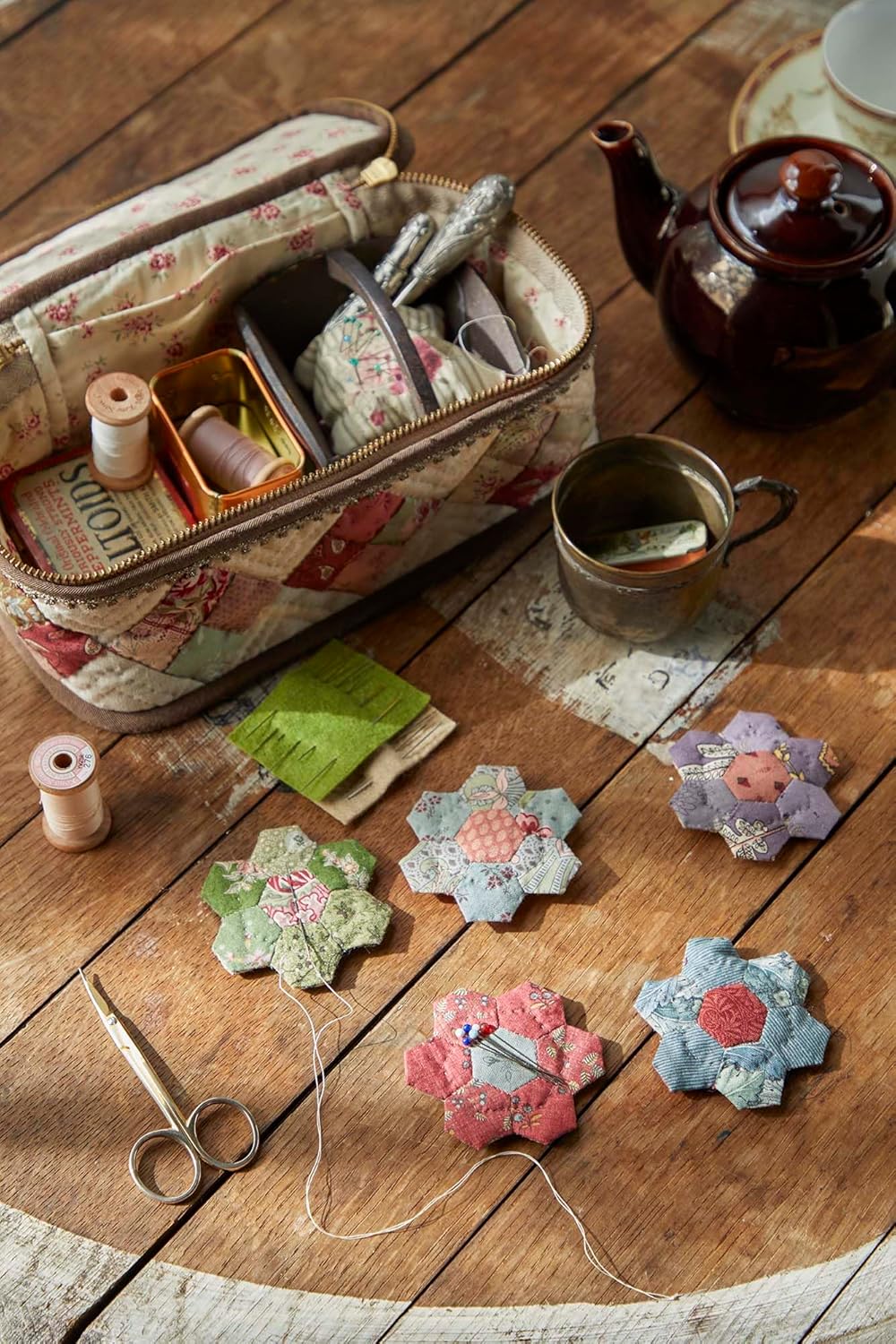 Sanae Kono's daily quilts and bags for enjoying your 70s Japanese Craft Book