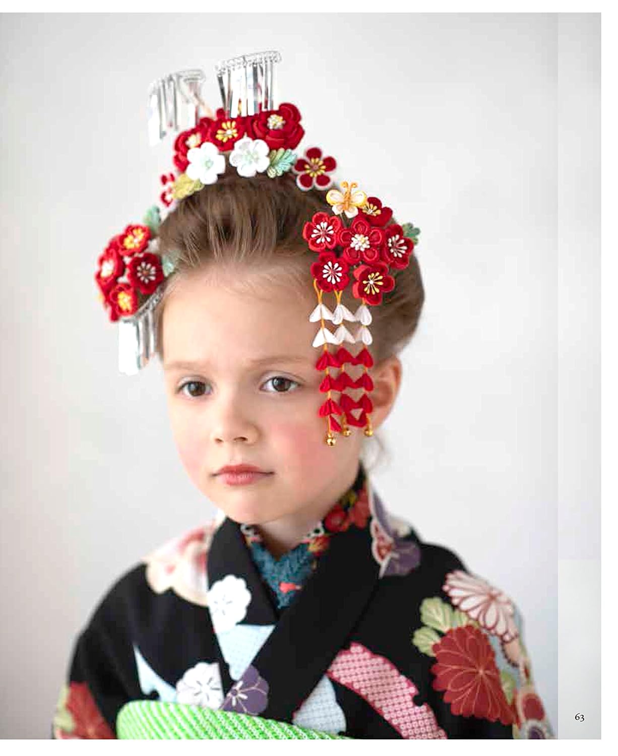 Tsuyuki's 365 day knobwork (365 Days of Tsumami Crafts) - Japanese Craft Book