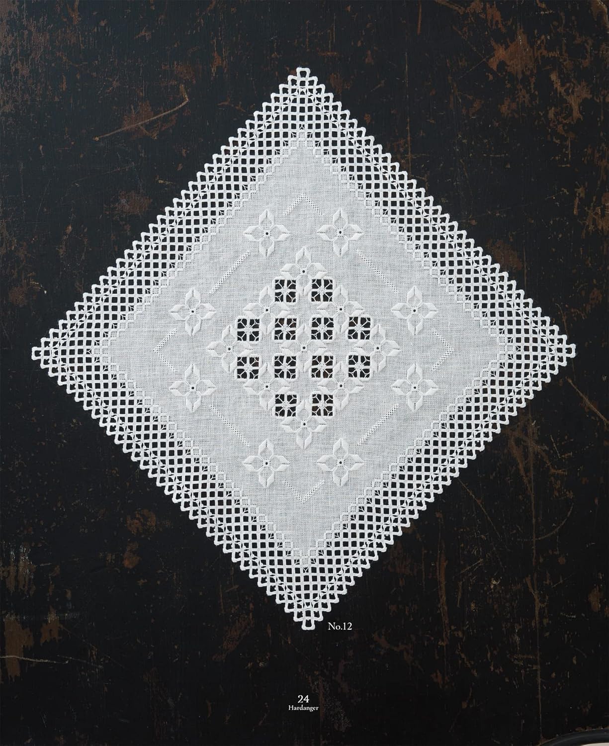 Pull out the threads and sew: New edition of Hardanger embroidery Futaba Misono - Japanese Craft Book