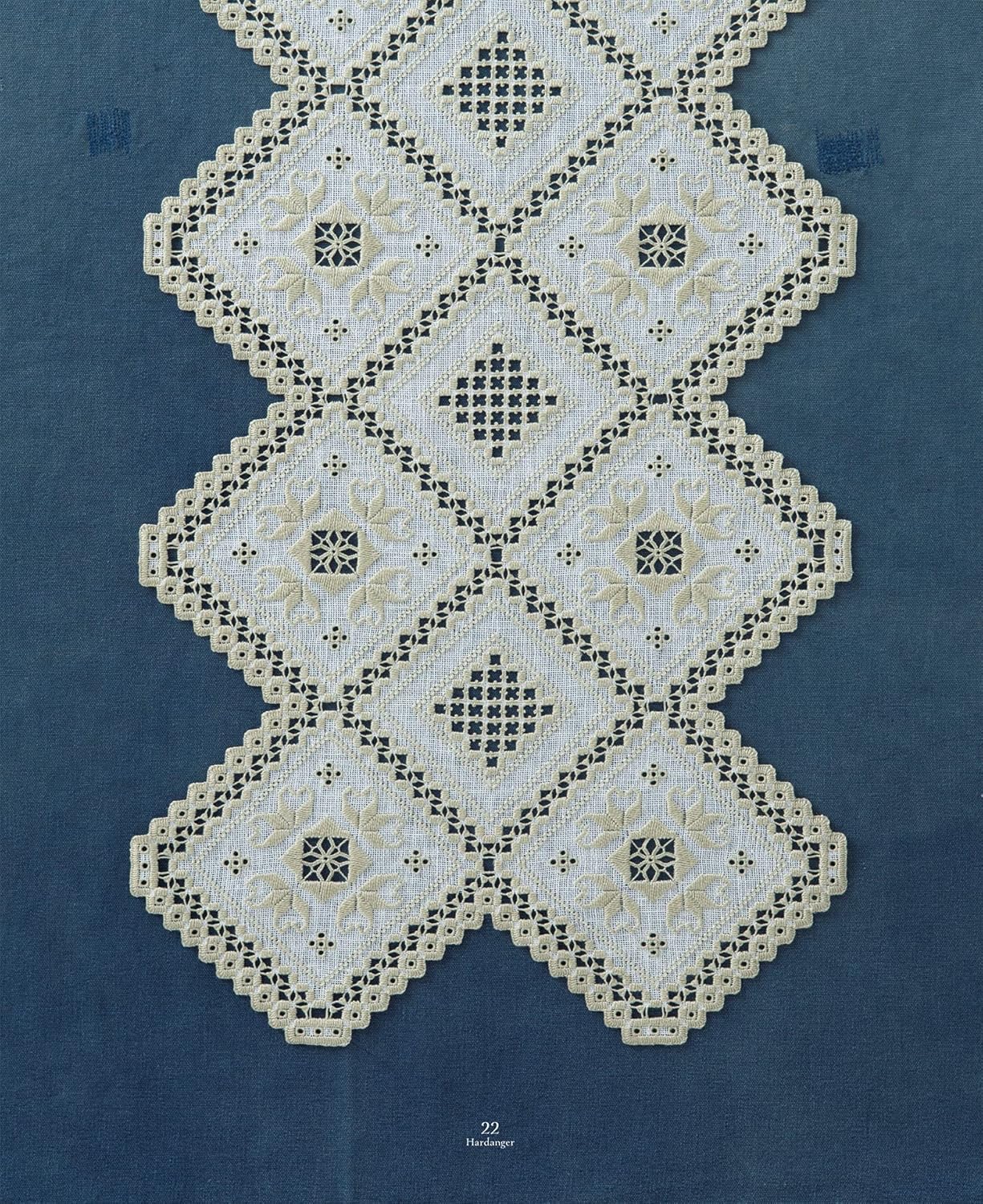 Pull out the threads and sew: New edition of Hardanger embroidery Futaba Misono - Japanese Craft Book