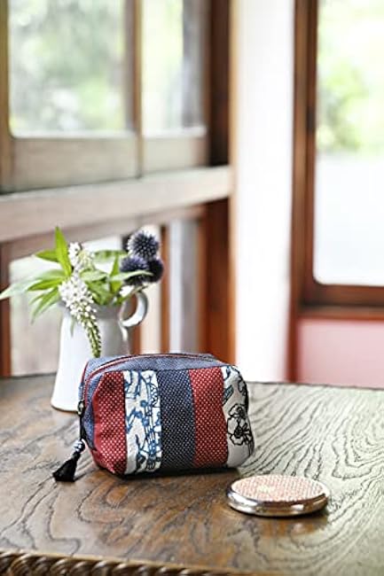 Enjoying vintage fabrics: Indigo dyeing and Oshima Tsumugi bags - Japanese Craft Book*