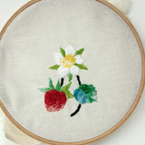 Botanical embroidery and darning: Enjoy hand repairs with patterns and techniques - Japanese Craft Book