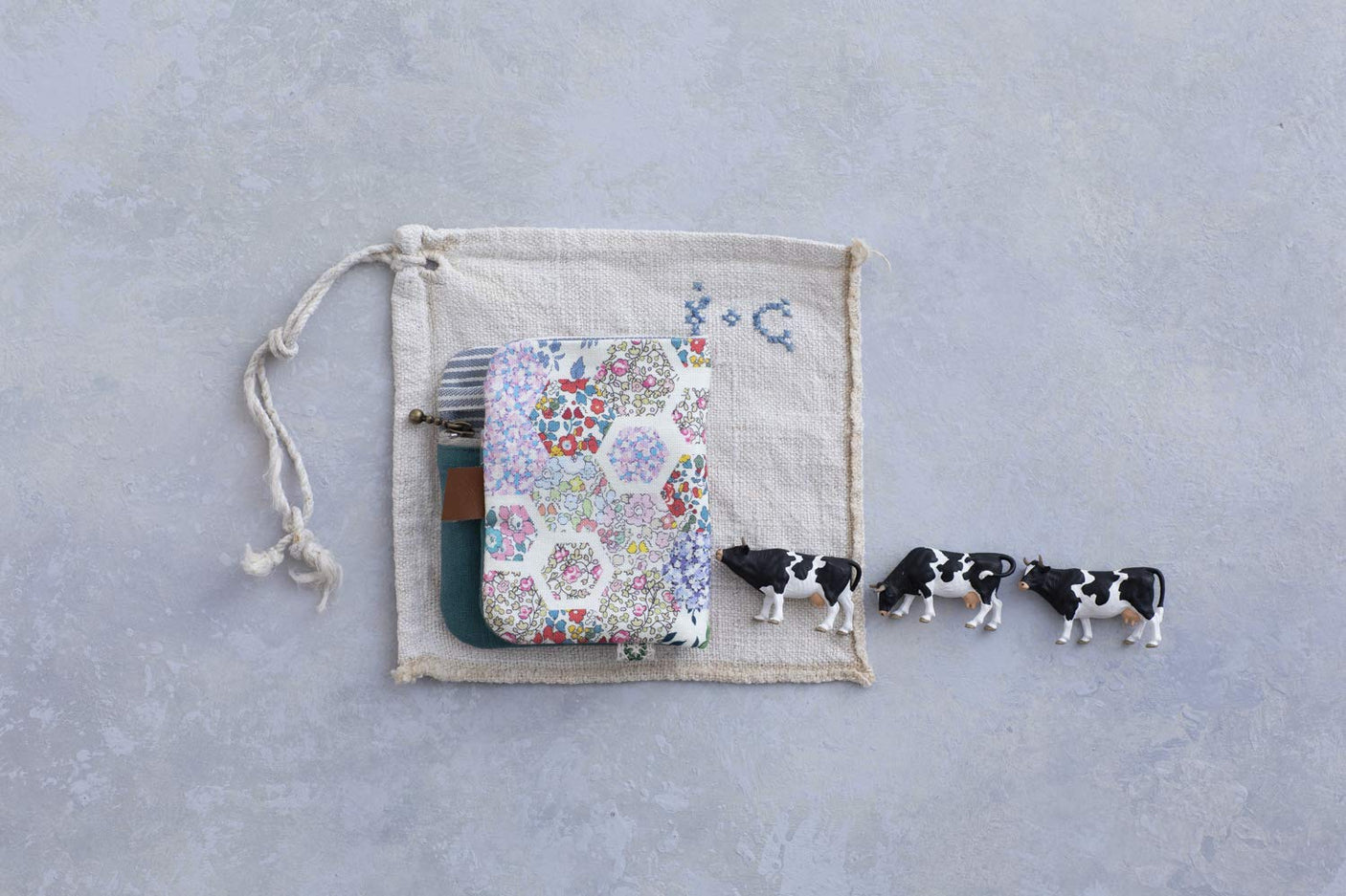 Cute wallets made from cloth, from mini wallets to shoulder wallets Japanese Craft Book