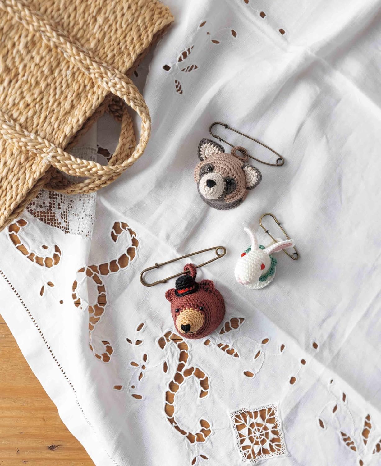 【裁断済み】フラップデザイン　アドバンス編 Crochet small animal trophy with embroidery thread